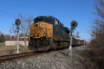 CSX 3137 splits the signals at 67.8 with D705